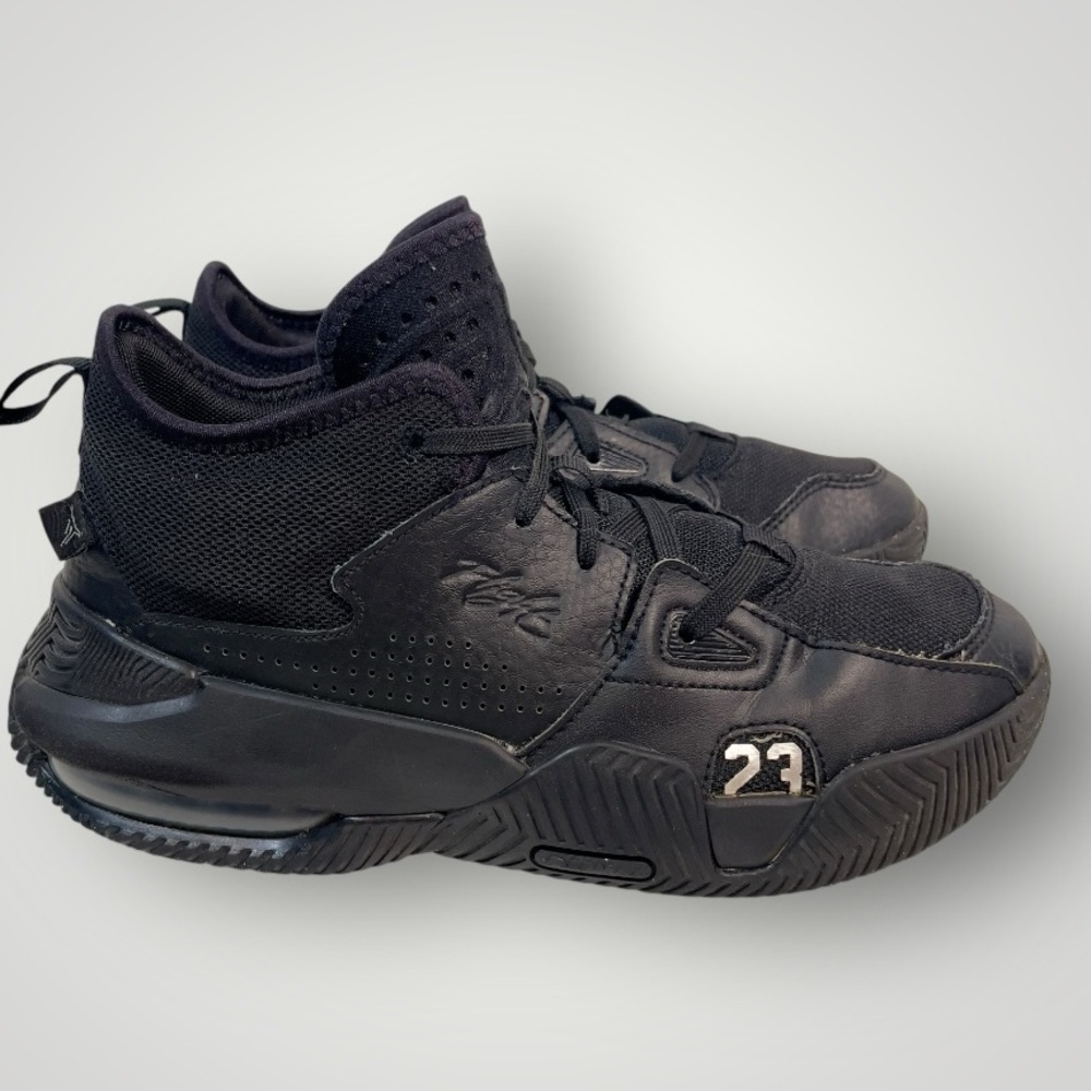 Jordan Stay Loyal 2 size 6Y